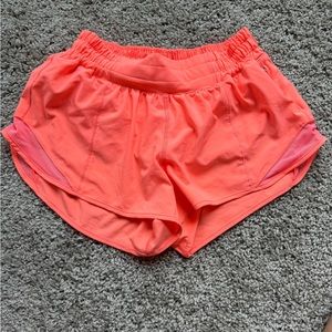 Lululemon hotty hot shorts size 4 2.5 inch inseam